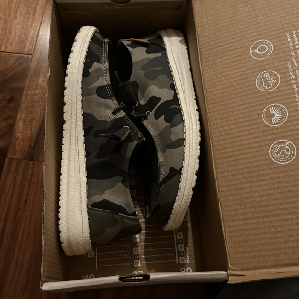 Camo Hey Dudes - Picture 2 of 4